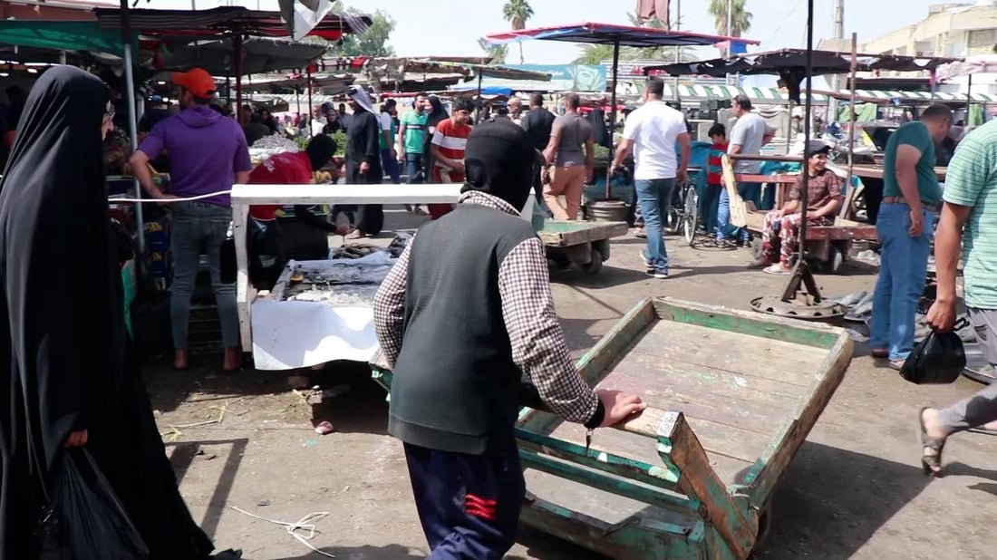 أطفال الكوت “يقطّعون السمك” ويدفعون العربات مع حلول العطلة الصيفية.. شهادات محزنة