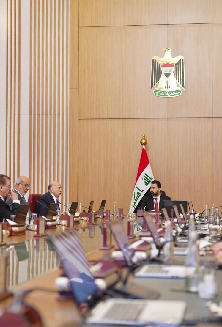 الزيدي يترأس أولى جلسات مجلس الوزراء.. توجيهات للوزارات كافة