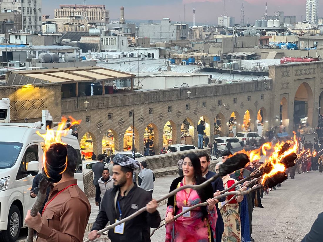 عند بوابة القلعة الأثرية.. أربيل توقد شعلة نوروز مع حلول الظلام