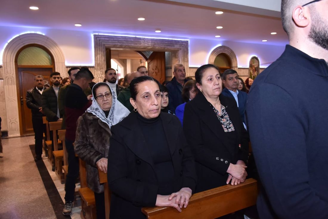 الحمدانية قبل قليل: قداس الميلاد حزين في كنيسة مار بهنام باستذكار فاجعة العرس