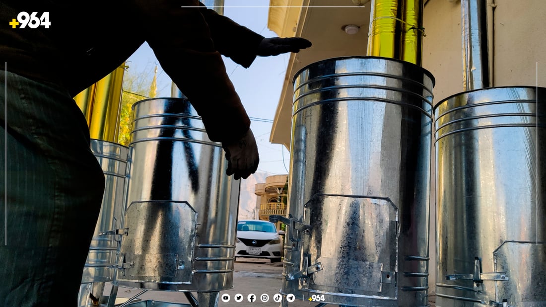هەزاران چەکوش بە پلێتدا دەکێشێت و نابیستێت