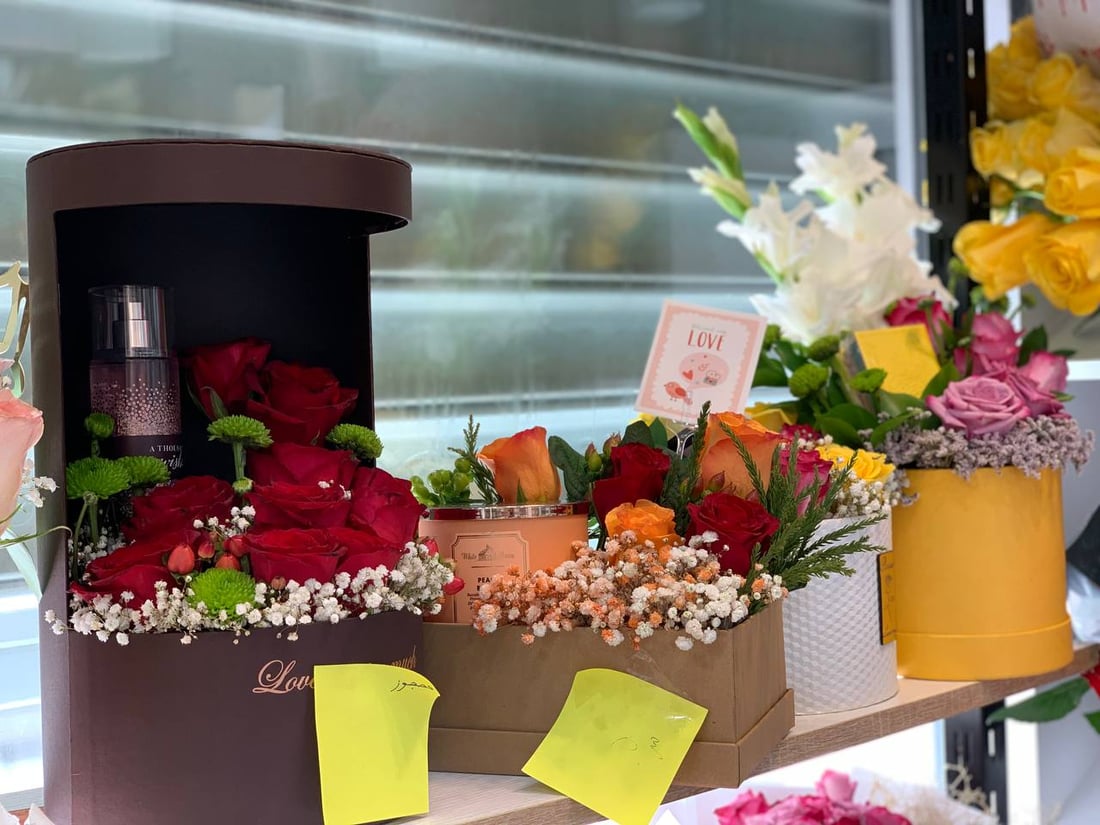 عيد الأم في اليرموك: الورد الكيني يرافق الهدايا.. والمصاحف والقلائد الأكثر طلباً