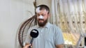 لوتەکە بە ناوچەوانییەوە چێندراوە؛ گەنجەکە باسى دەکات