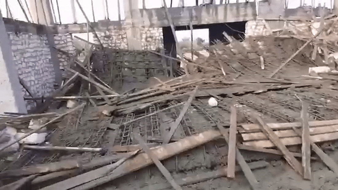 الأنبار: انهيار سقف جامع “تحت الأمطار”.. إصابة 9 عمال ومهندس أثناء الصب (صورة)