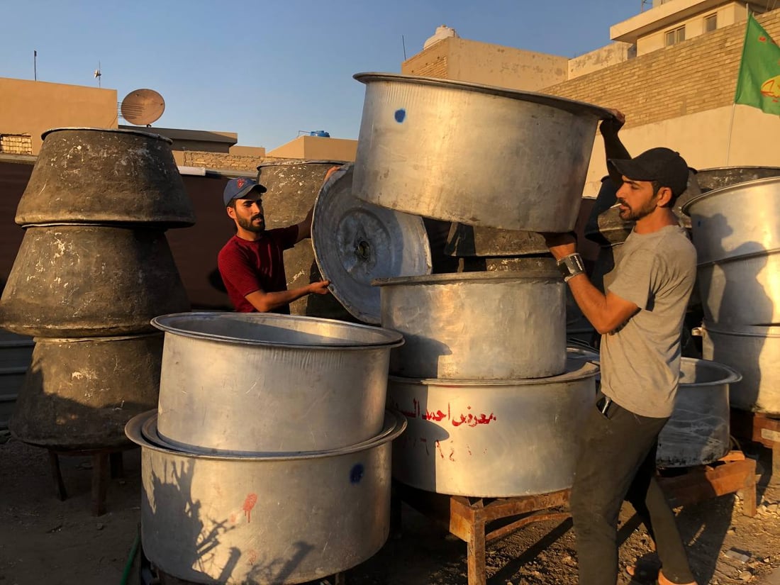 صور من كواليس وليمة عاشوراء في شارع فلسطين: 450 قدر “تمن وقيمة” هذا العام