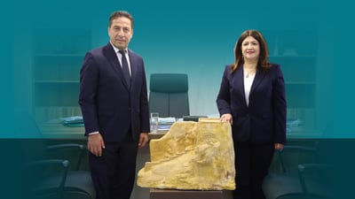 “بە تابلۆ و کاری دەستی هونەرمەندان شوێنە گەشتیارییەکان بڕازێننەوە”