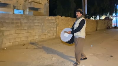 ماوەی 10 ساڵە بە دەھۆڵ پارشێوان خەڵک خەبەر دەکاتەوە