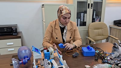 الناصرية أشجع حتى في الاختراعات.. سارة سهيل تكشف أجهزتها السبعة