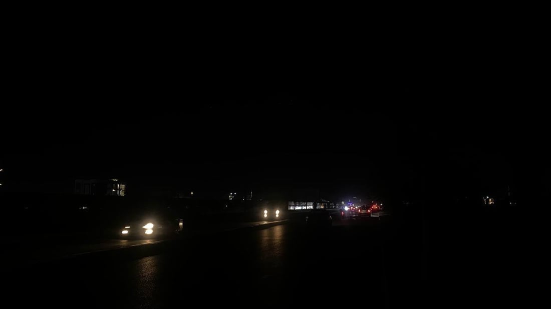 صور من الرمادي: دهس وتسليب في شارع مظلم.. البلدية تتعهد بالإنارة والمطبات
