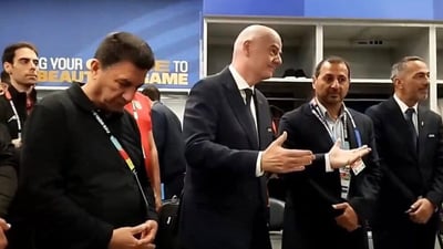 غرفة ملابس الفريق الإيراني فجر اليوم.. دخل رئيس الفيفا لفهم “الكارثة”