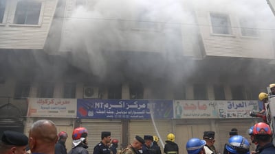 صور من بغداد.. اشتعال 4 محال زيوت في السنك والإطفاء يخمد الحريق