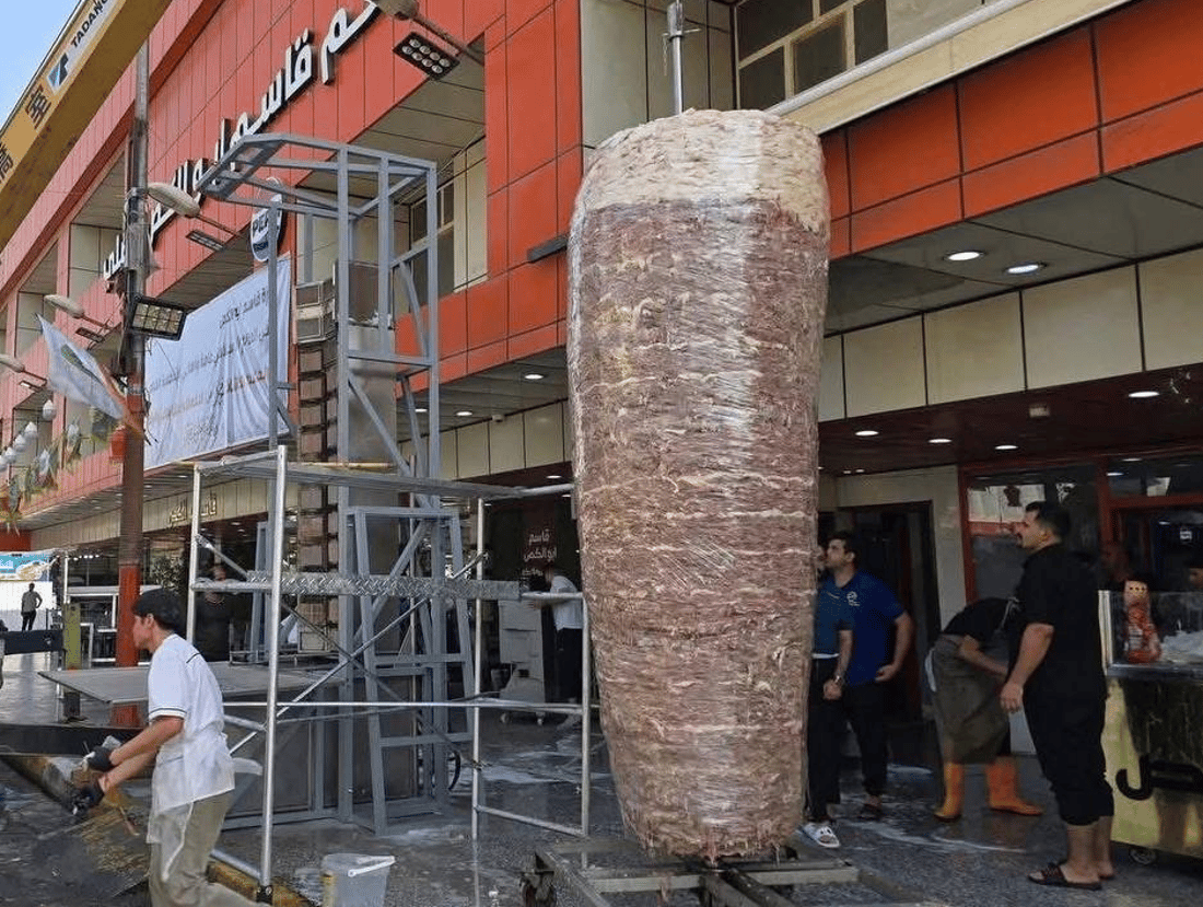 بۆ یادى مەولود؛ گەورەترین شیشى گەس لە عێراق ئامادەکراوە