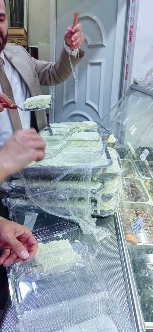 صور من الموصل: مركز تجاري يبيع القيمر “تحت السوگ”.. 150 كيلو نفدت خلال دقائق