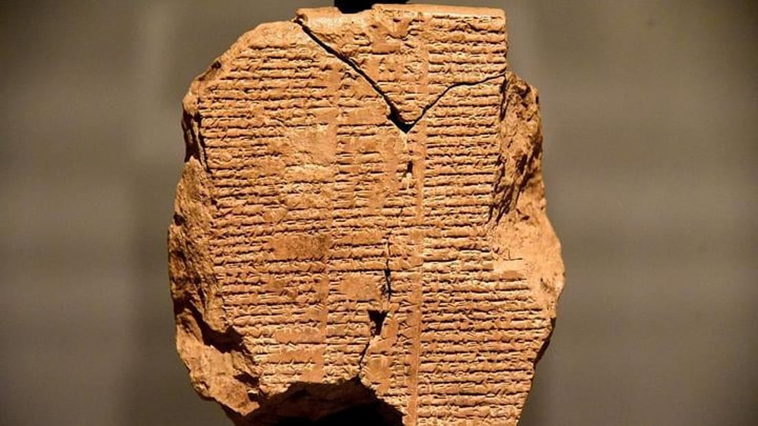 حاكم العراق يحرق الحاسدين أمام الكاهن الأعظم وهناك فواتير بيرة.. اكتشاف دنماركي