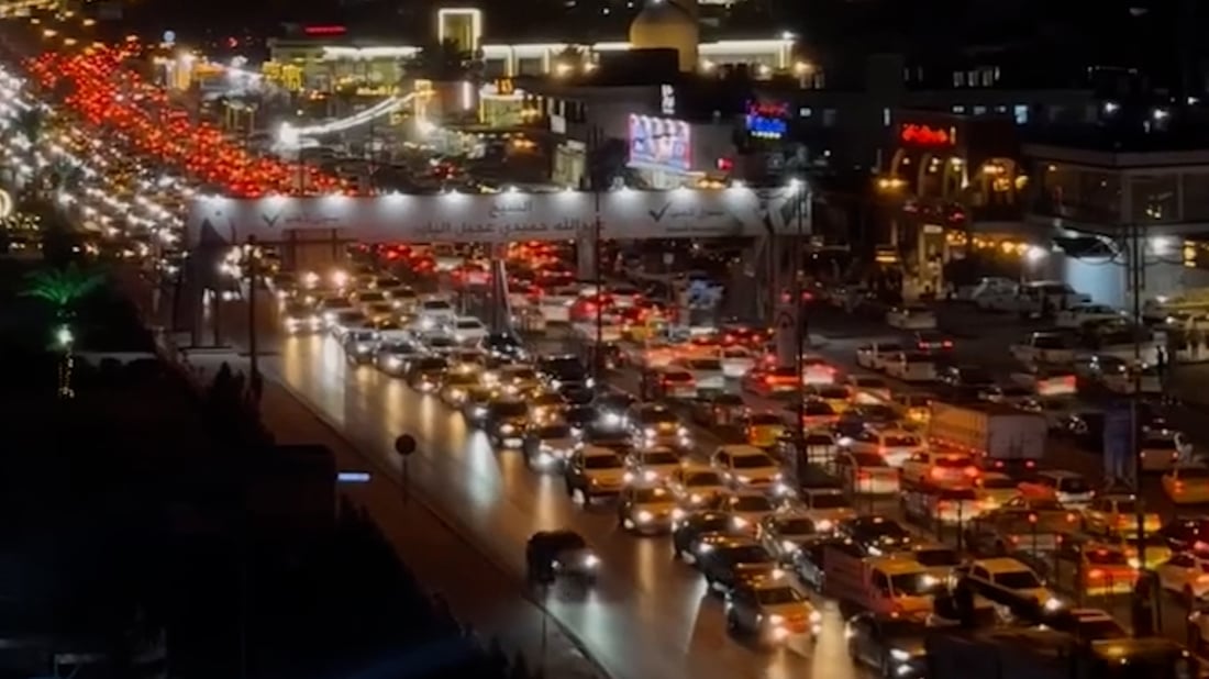 حفريات وغلق طرق رئيسية تتسبب بزحام خانق في شوارع أيسر الموصل