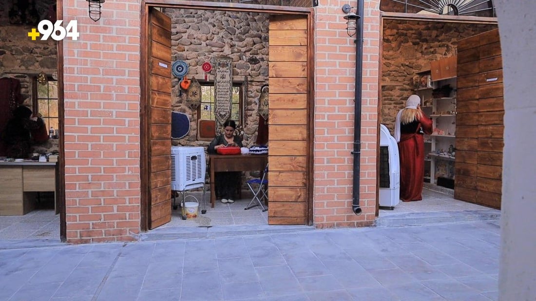 صور: زاخو سعيدة بعمل النساء في السوق القديم.. 10 محال مدفوعة الإيجار لـ3 أشهر