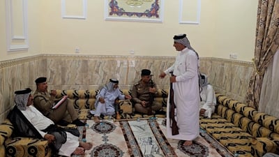 فيديو: ضباط الداخلية في مضايف سوق الشيوخ لتسجيل الأسلحة الشخصية