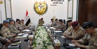 فيديو: اجتماع بين ضباط الأرض والجو والبحر في الجيش العر...