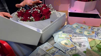 کوڕێک 5 دەفتەر دۆلار دەکاتە دیاری بۆ کەپڵەکەی