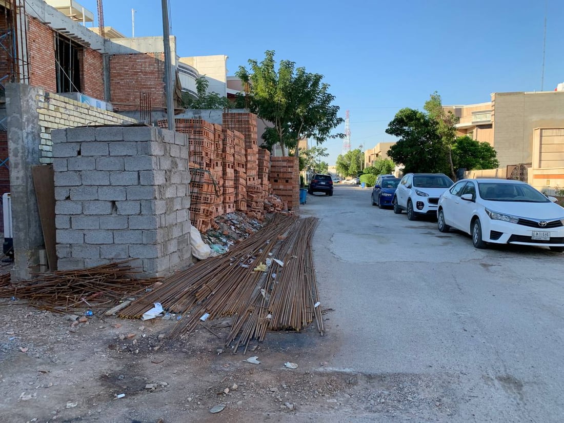 بغداد: مواد البناء تزعج سكان “الداخلية”.. والبلدية تتوعد بـ “الغرامة أو السجن”