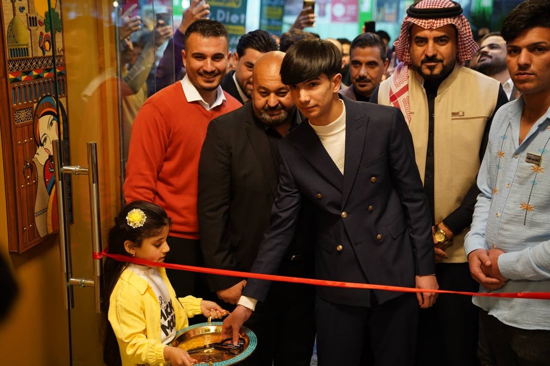 صور: ادخلوا “ممر السعادة” في الرمادي.. مقهى “نَفَس” نقل بغداد القديمة إلى الأنبار