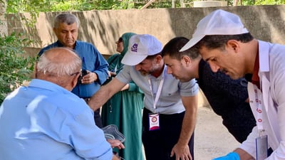 گوند بە گوند دەگەڕێن و پشکنینی تەندروستی بۆ دانیشتووانەکەی دەکەن