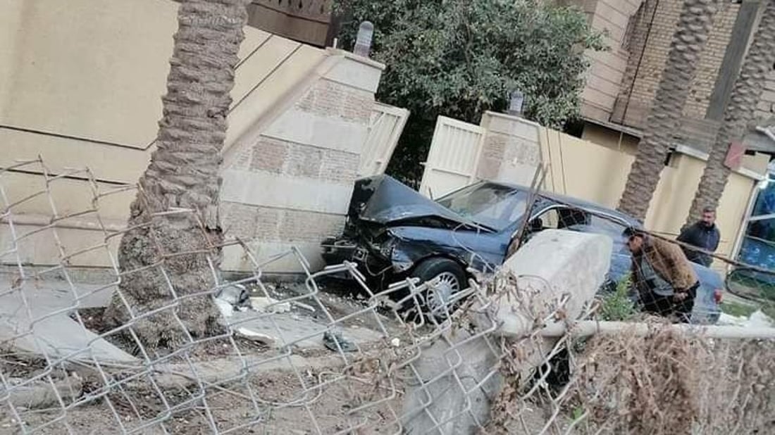 بابل: “BMW” تصطدم بجدار منزل في ناحية الإسكندرية (صورة)