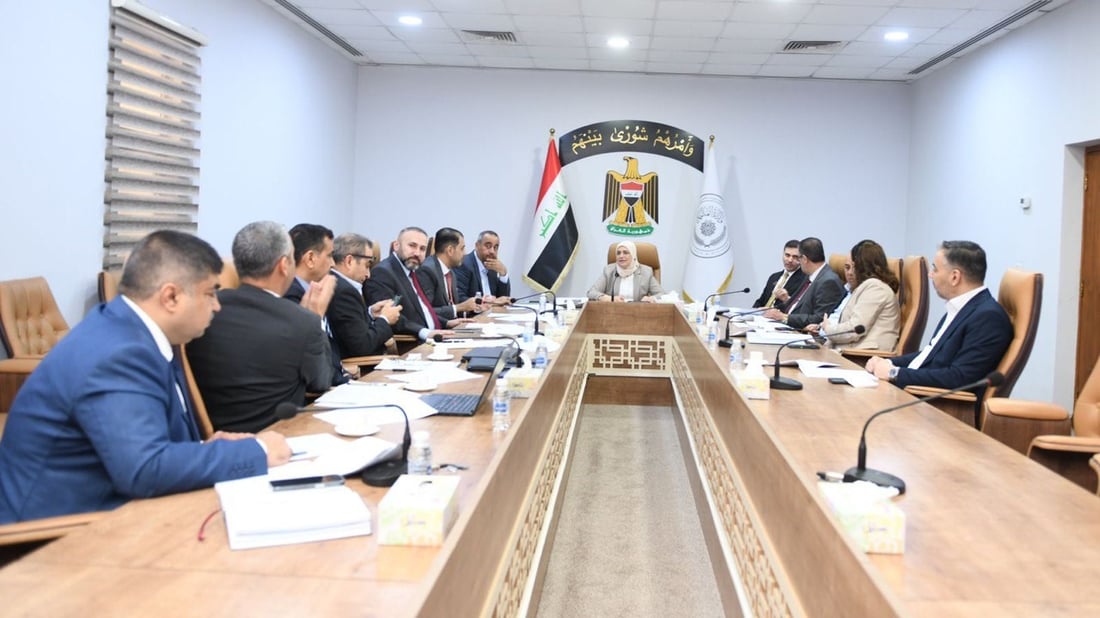 طيف سامي تتفاوض مع العالم لترتيب وضع العراق المالي.. 7 مؤسسات تلتقي آرنست يونغ