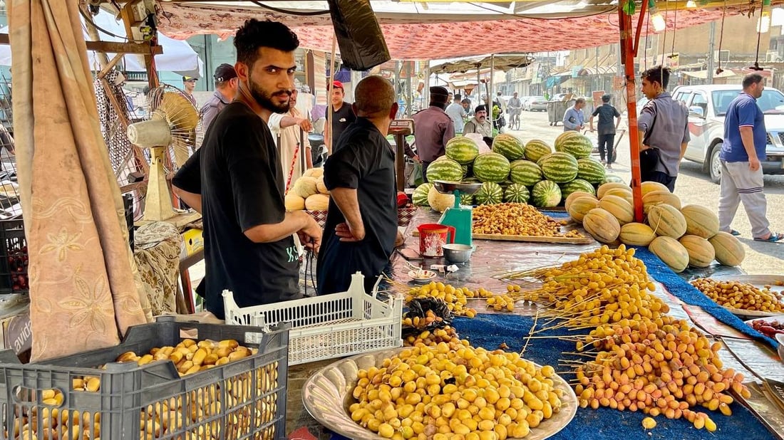 صور: برحي البصرة بسعرين.. 6 آلاف في شارع بشار و3 في القرنة!