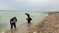 الأمطار تباغت سواح بحيرة حمرين وركض نحو السيارات.. طعام...