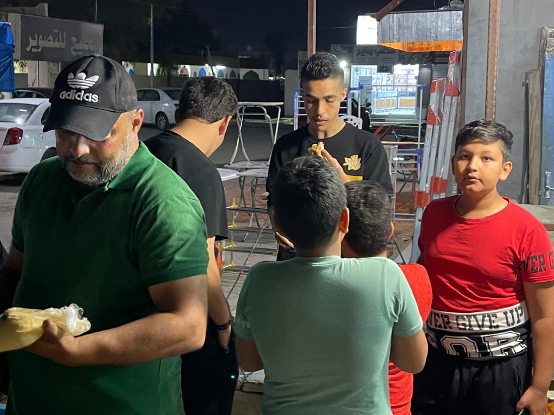 صور: خذ “لفة” فلافل من يد قتيبة في “دوميز” وجرّب خلطة الهند والبصرة في كركوك!