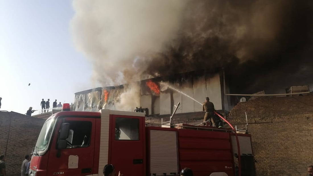 النجف: 500 مليون دينار خسائر الحريق في مجمع “زيد عاشور” (صور)