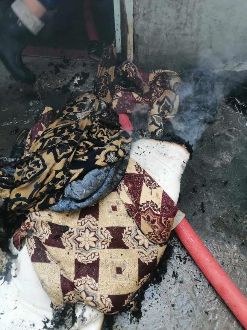 الحارس في ورطة.. حريق يلتهم غرفة في مدرسة الفراهيدي بكربلاء (صور)