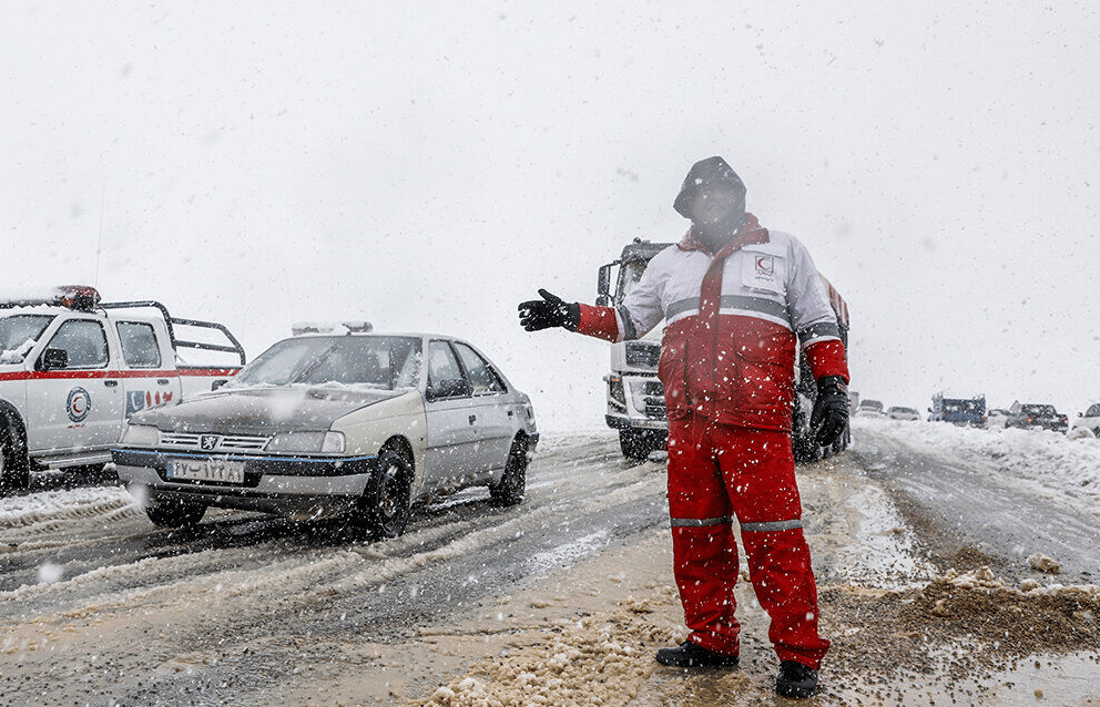 بەفر رێگای مەرزی حاجی ئۆمەرانی لە دیوی رۆژهەڵاتەوە داخست