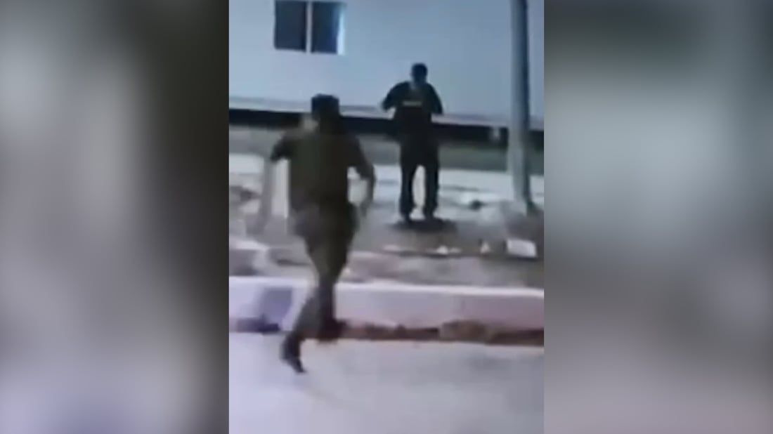 تدخل جريء من شرطة الجبل ينقذ حياة شاب قبل أن يحرق نفسه