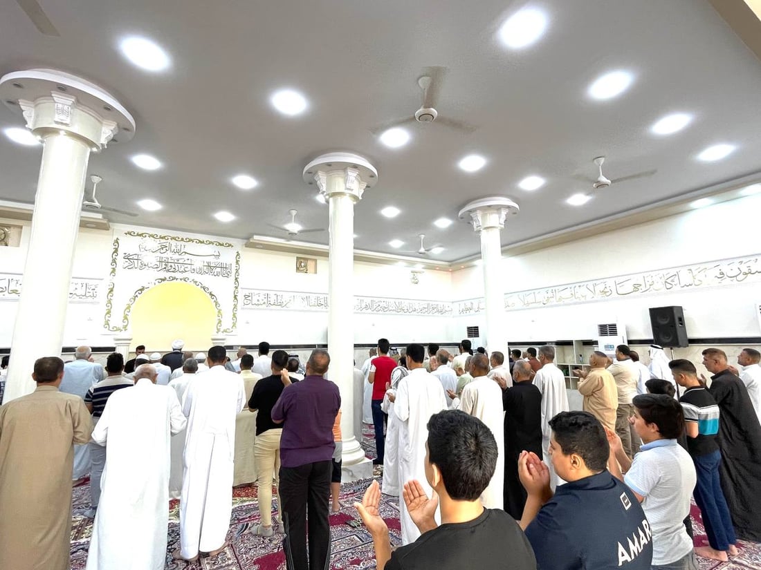 أول صلاة عيد بعد ترميم مسجد القرنة.. الإمام دعا إلى “التمسك بالمرجعية” (صور)