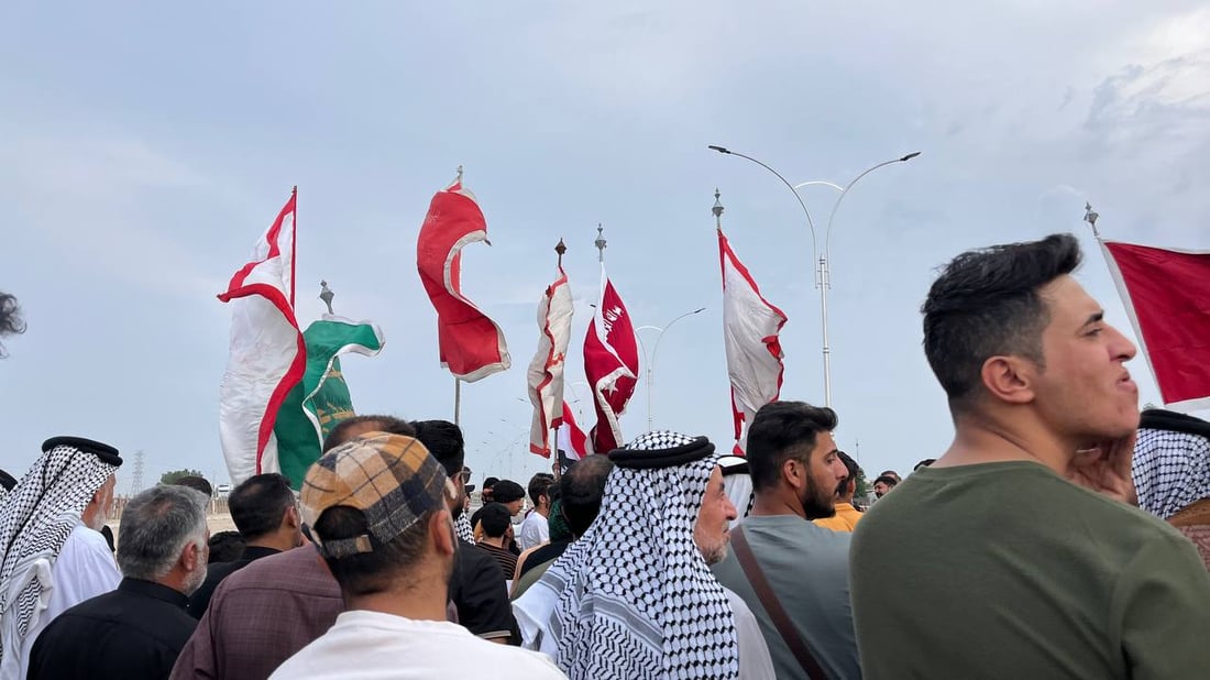 عشائر الهارثة تخرج راياتها للتظاهر.. الإهمال بات لا يطاق وهذه مجرد بداية (صور)