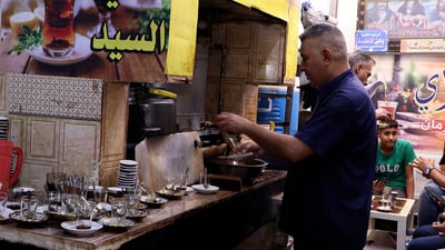 فيديو: شاي السيد وأبو نمير يبهر أهالي الكوت.. والخلطة السرية “ليست للبيع”