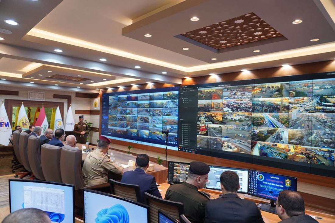 صور من غرفة العمليات: السوداني يتابع تدفق الزائرين عبر كاميرات المراقبة في كربلاء