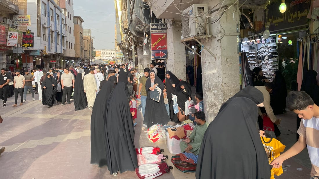 صور من بسطيات شارع الصادق في النجف: بعنا كل البضاعة.. زوار المحافظات حركوا السوق