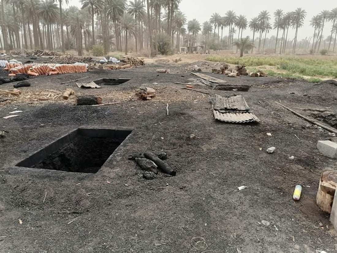 مهنة “الدخان الأسود”.. ديالى تمنع صناعة الفحم رسمياً وتغلق “الكوَر” (صور)