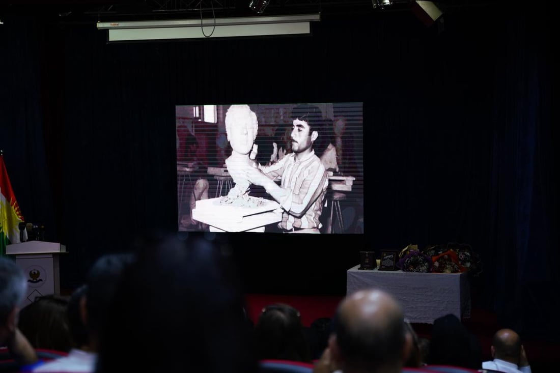 خەڵاتی زێڕین و قەڵغانی رێزلێنان بەخشرایە هونەرمەند فوئاد عەلی