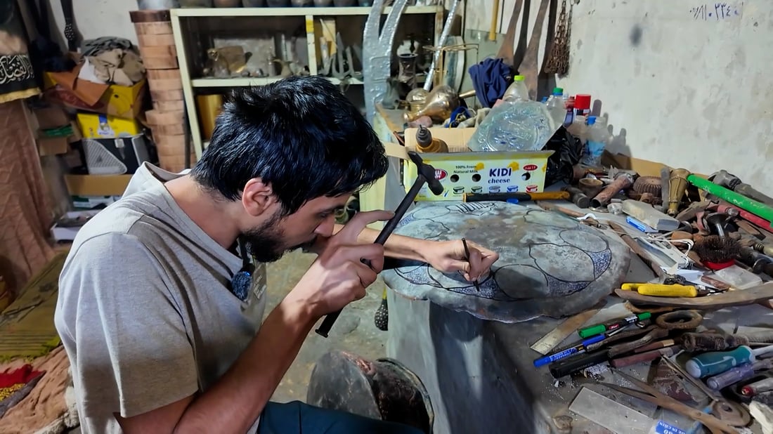 Najaf Old City craftsmen retreat into alleys as tourism reshapes locale