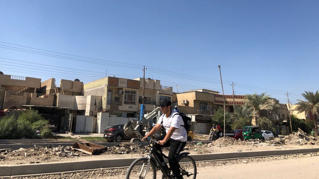 “صبة رصيف فقط” خلال عام!.. صور من مشروع شارع الرفاق “البطيء” في بغداد