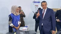 صور: محافظ كركوك يدلي بصوته في مدرسة 