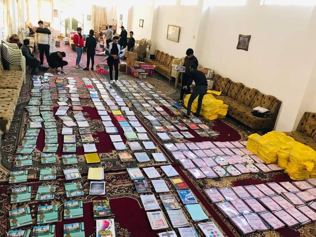 علي حاكم خيّون.. حائر بعداء الأحزاب للتطوع لكنه يواصل في “المدرسة الحرة”