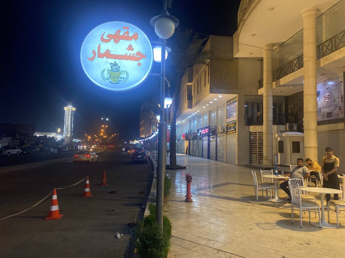 مقهى “جشمار” في الخلاني يحتفي بتراث السومريين ويعمل على مدار الساعة (صور)