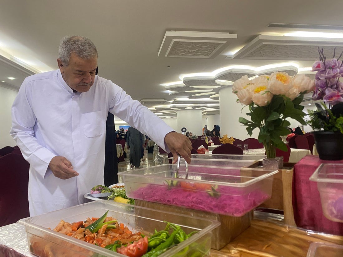 رجال دين وطباخون وبدأ تدريب العمرة.. لا بد من دولما في السعودية (صور)