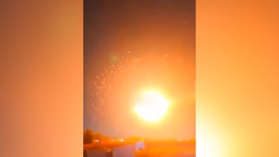 فيديو: لحظة انفجار طائرة مسيرة فوق معسكر الدعم اللوجستي في مطار بغداد