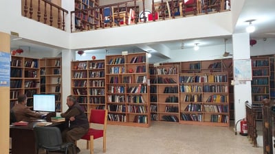 صور.. مدير مكتبات دهوك يتفاجأ بصفقة رابحة غير متوقعة: 8 آلاف كتاب بالصدفة